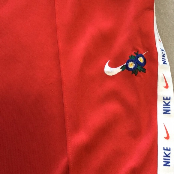 SOLD!! 😁 Nike ultra femme tropical theme track pants! Size Large - Picture 13 of 14